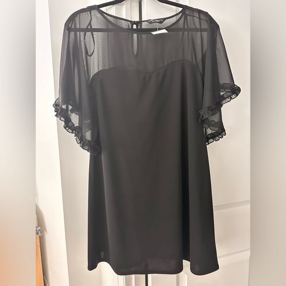 Dorothy Perkins Tops - Dorothy Perkins Black Ruffle Sleeve Blouse